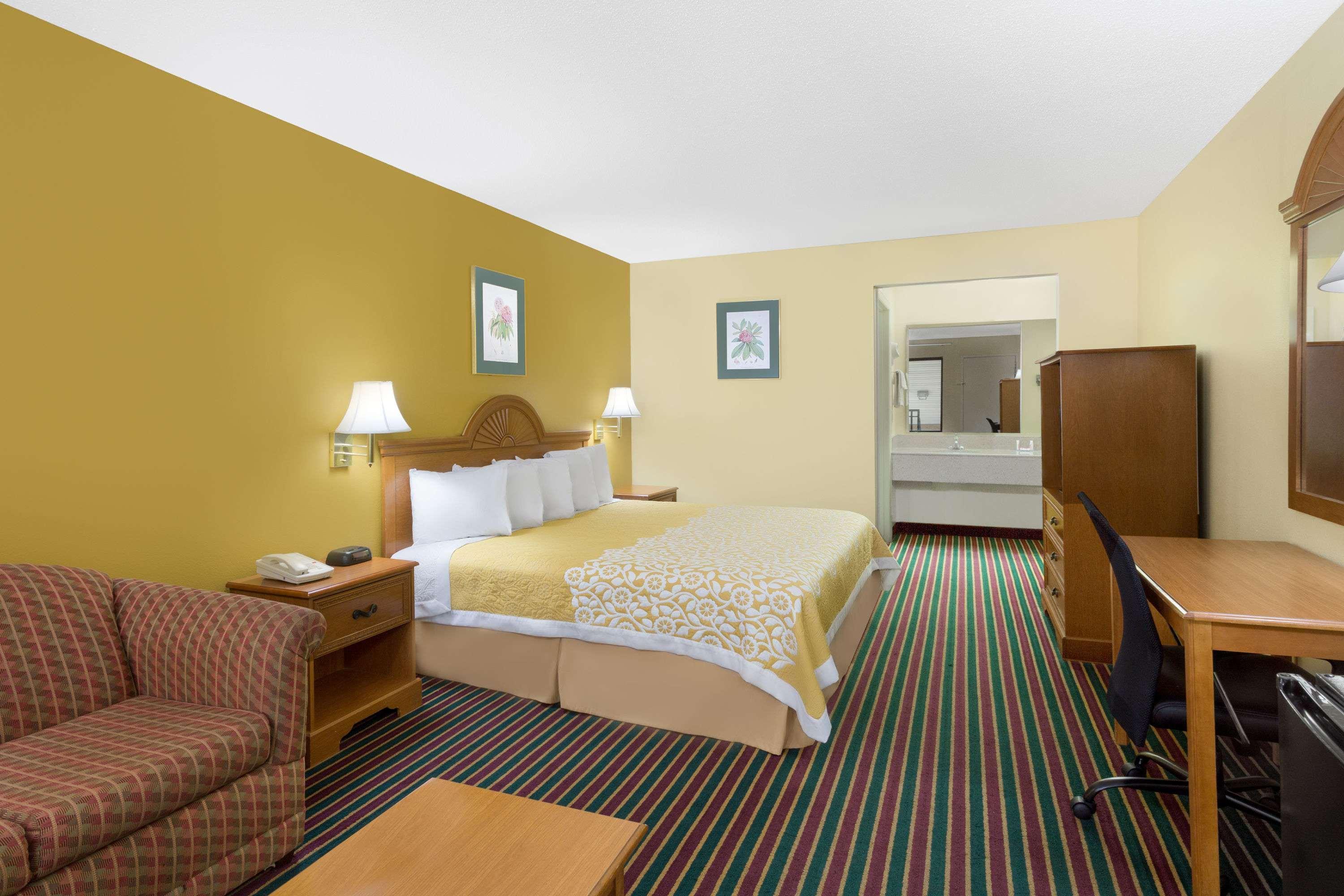 Days Inn By Wyndham Biscoe Exterior photo